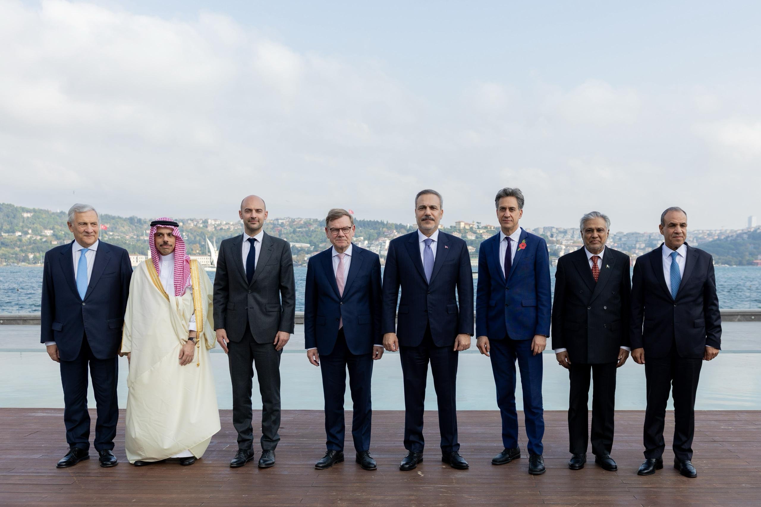 Les ministres des Affaires étrangères des 8 pays à Istanbul (Turquie)