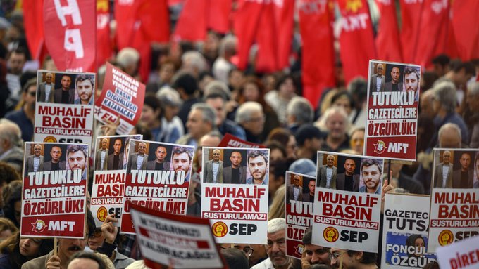 "Assez !" : les journalistes turcs dénoncent la pression du pouvoir