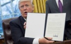 Libre-échange: Trump signe l'acte de retrait des Etats-Unis du TPP