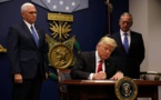 Trump signe un décret pour "reconstruire" les forces armées des Etats-Unis
