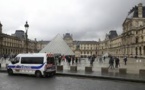 L'assaillant du Louvre confirme son identité et parle