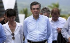 Fillon à La Réunion, loin de Paris mais pas des polémiques
