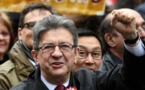Mélenchon galvanise ses soutiens et vise les indécis