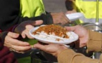 Calais: L'arrêté contre la distribution de repas aux migrants suspendu