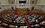 Grèce: sous pression, le Parlement adopte de nouvelles mesures de rigueur