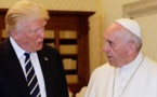 Trump et le pape tout sourire au Vatican, du moins en public