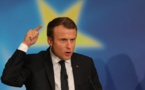 Macron assume le fond, regrette le mot "bordel"