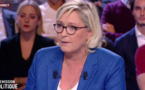 Faut-il sortir de l'euro ? "Nous allons voir", dit Marine Le Pen