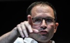 Hamon accuse Macron de faire "la chasse aux sans-papiers"