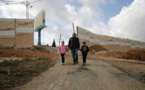 En Cisjordanie, une famille palestinienne enclavée derrière un mur israélien