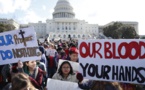 Les jeunes américains dans la rue contre les armes à feu