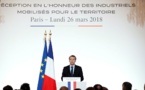 Macron appelle les industriels à réinvestir en France