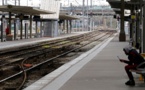 Dialogue de sourds sur la SNCF, la grève continue mercredi