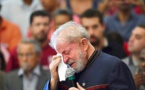 Lula réapparaît à une messe en mémoire de sa femme
