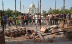 Une tempête fait s'effondrer deux piliers à l'entrée du Taj Mahal