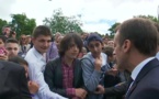 "Tu m'appelles Monsieur le président", dit Macron à un jeune