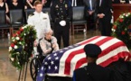 A 106 ans, la mère de John McCain lui fait un adieu stoïque au Capitole
