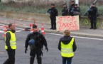 La mobilisation s'essouffle, les "gilets jaunes" préparent "l'acte 2"
