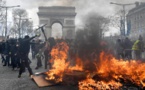 "Gilets jaunes": L'ordre public doit être restauré, dit Macron