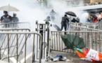 Hong Kong: la manifestation vire à l'affrontement avec la police