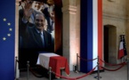 Forte affluence pour saluer Chirac aux Invalides, avant l'hommage officiel lundi