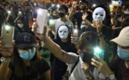  Hong Kong: des milliers de manifestants défient les autorités en portant un masque