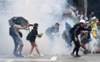 Hong Kong: la police tire des lacrymogènes pour disperser des manifestants masqués