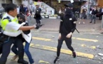 Journée de violence à Hong Kong: un manifestant blessé par balle, un homme transformé en torche humaine