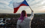 Quelque 250.000 manifestants à Prague contre le Premier ministre, 30 ans après la Révolution de velours
