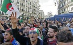 « Hirak »: les Algériens défient dans la rue le coronavirus