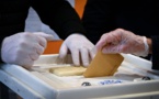 La France aux urnes malgré l'épidémie, la participation chute à midi