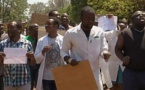 Coronavirus au Zimbabwe : les infirmiers en grève pour dénoncer le manque d'équipements