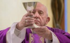 Le pape affronte "la tempête" du coronavirus, seul sur la place Saint-Pierre