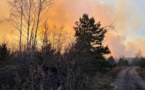 Le feu de forêt continue près de Tchernobyl