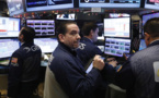 Wall Street finit en baisse alors que les discussions sur la relance se poursuivent