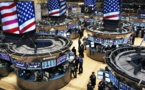 Wall Street balaie les troubles politiques et envisage un rebond économique