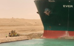 un porte-conteneurs bloqué au niveau du canal de suez ralentit tout le trafic maritime mondial