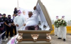 Mexique : Un candidat aux élections régionales lance sa campagne couché dans un cercueil