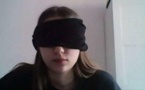 École et pandémie : Une élève obligée de se bander les yeux pendant un examen en ligne