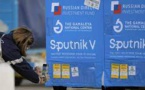 Vaccin Spoutnik V: l’OMS trouve des problèmes sur un site, le Kremlin dit que c’est réglé