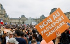 France : encore des milliers de personnes dans les rues pour dénoncer le passeport sanitaire