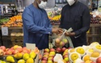 Le Président Macky Sall fait ses achats de fruits dans un supermarché de New York. Qu'en pensez-vous ?
