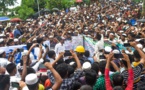 Des dizaines de milliers de réfugiés rohingya manifestent au Bangladesh