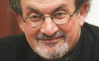 Salman Rushdie opéré après avoir été poignardé lors d'une conférence dans l'Etat de New York