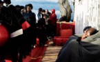 En Sicile, des migrants désespérés sautent des navires humanitaires