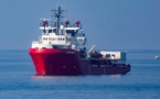 Italie: des centaines de migrants bloqués en mer, l'Ocean Viking demande à accoster en France