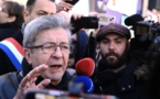 Retraites: Mélenchon "maudit" Macron qui voudrait tout "transformer en marchandise"