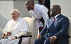 RDC: accueilli avec ferveur à Kinshasa, le pape François dénonce le "colonialisme économique"