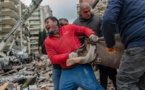 Séisme en Turquie et en Syrie - Les opérations de sauvetage se poursuivent, 25 800 morts, des entrepreneurs arrêtés