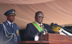 Zimbabwe : le président déclaré élu prête officiellement serment